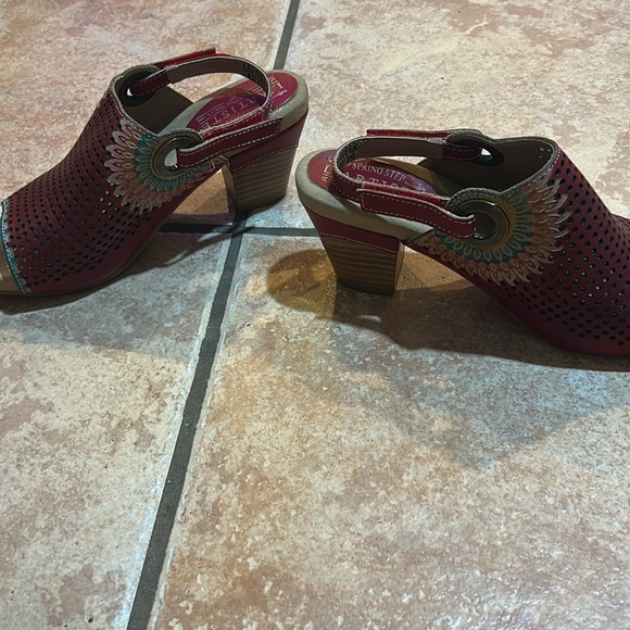 L'ARTISTE Red and Tan Mules with Perforated Design, Size 36, EUC - Picture 6 of 10